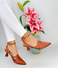 Cargar imagen en el visor de la galería, AMPARO MIEL
