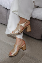 Cargar imagen en el visor de la galería, MARTHA DORADO
