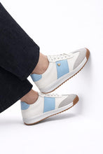 Cargar imagen en el visor de la galería, EMILIA CELESTE X BLANCO
